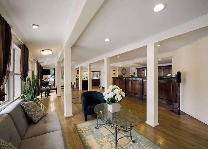 Surestay Plus By Best Western Woodbury Inn